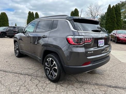 Used 2023 Jeep Compass Limited AWD/4WD image 3