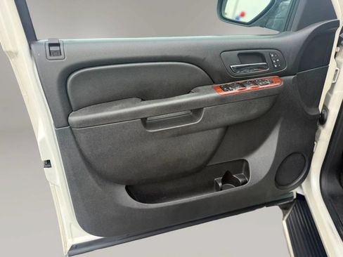 Used 2012 Chevrolet Avalanche LTZ AWD/4WD image 11