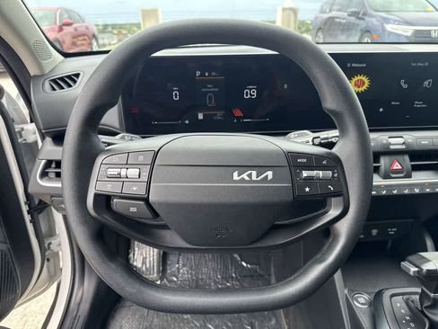 Used 2025 Kia K4 FWD image 14