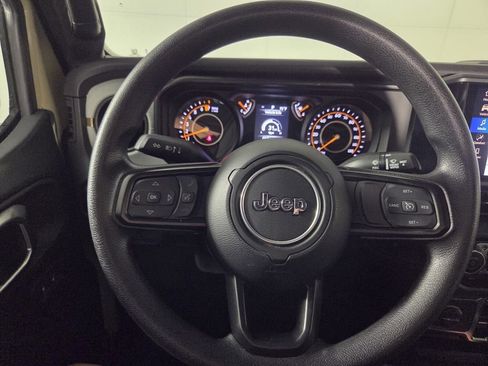 Certified 2025 Jeep Gladiator Sport image 18