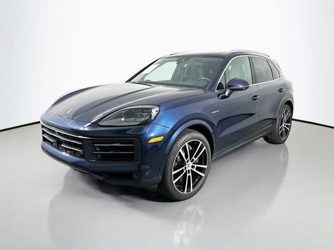 Certified 2024 Porsche Cayenne AWD/4WD image 1