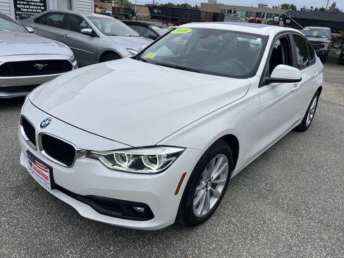 Used 2018 BMW 320i xDrive Sedan w/ Convenience Package AWD/4WD image 3