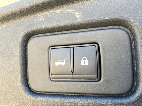 Used 2025 Nissan Pathfinder SV w/ SV Premium Package AWD/4WD image 35