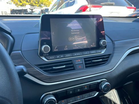 Used 2025 Nissan Altima 2.5 SV image 17