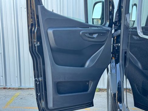 Used 2024 Mercedes-Benz Sprinter 2500 image 32
