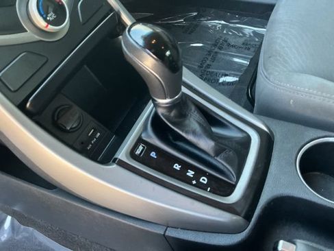 Used 2015 Hyundai Elantra SE FWD image 24