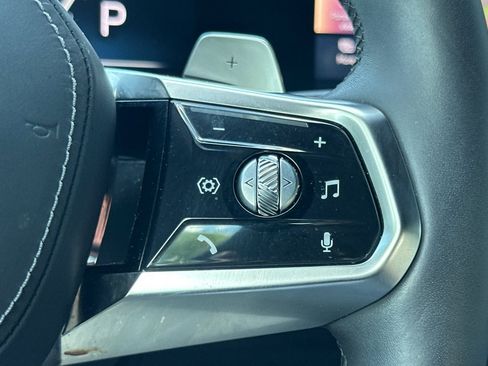 Used 2025 BMW 740i w/ Premium Package image 31