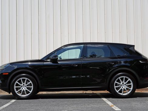 Used 2024 Porsche Cayenne AWD/4WD image 9