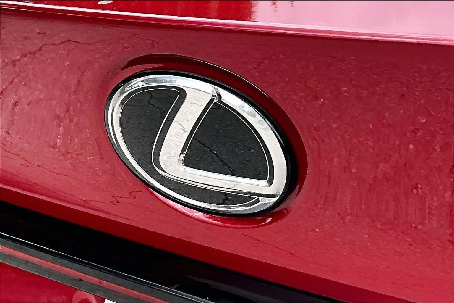Used 2025 Lexus IS 300 w/ Comfort Package RWD image 31
