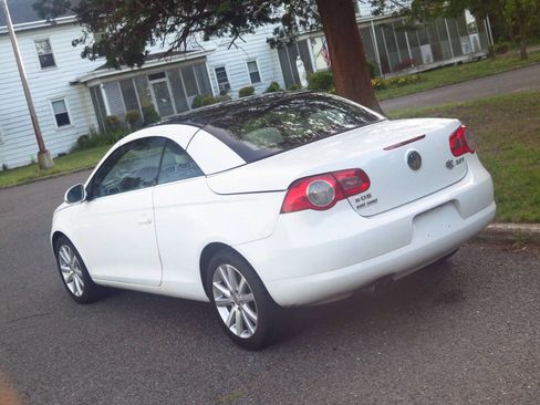 Used 2008 Volkswagen Eos 2.0T FWD image 18