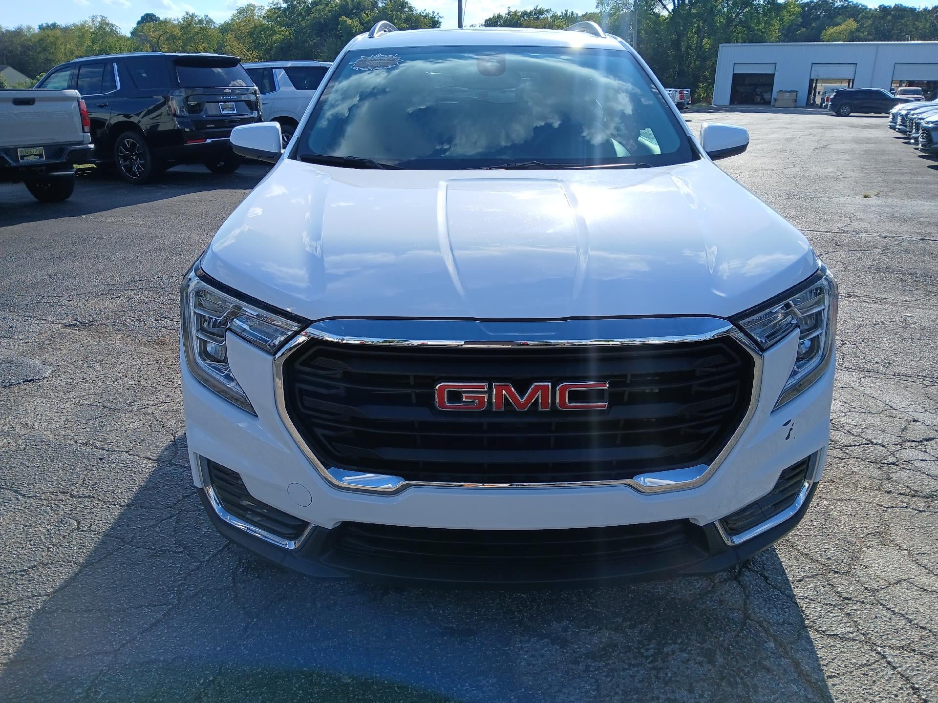 Used 2024 GMC Terrain SLE w/ Driver Convenience Package AWD/4WD image 11