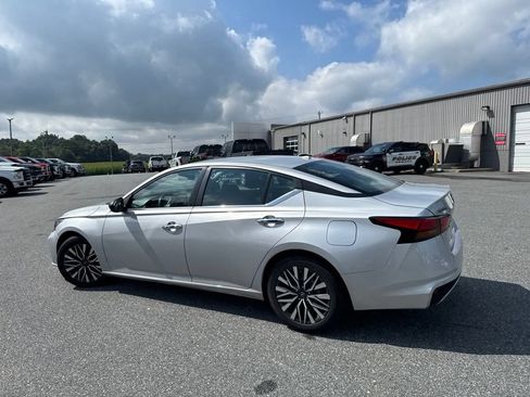 Used 2024 Nissan Altima 2.5 SV FWD image 4