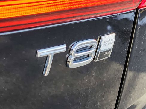Used 2025 Volvo XC60 T8 Plus w/ Protection Package Premier image 29