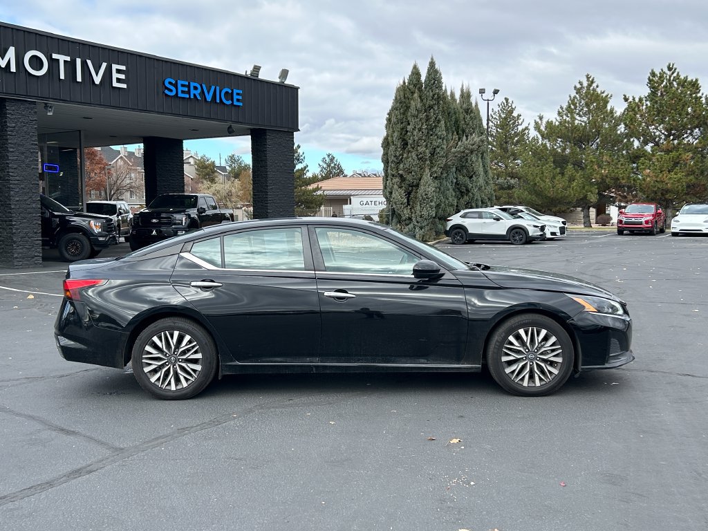 Used 2023 Nissan Altima 2.5 SV FWD image 2