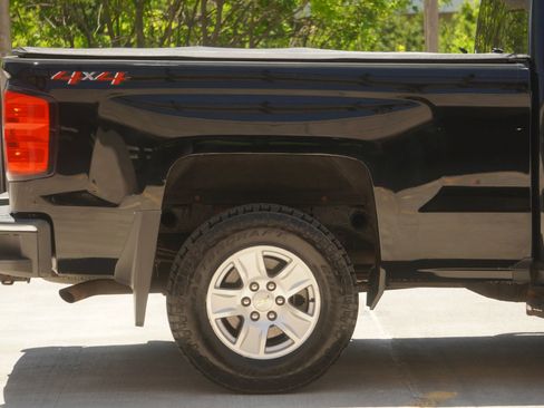 Used 2018 Chevrolet Silverado 1500 LT AWD/4WD image 26