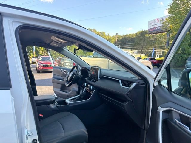 Used 2025 Toyota RAV4 XLE FWD image 20