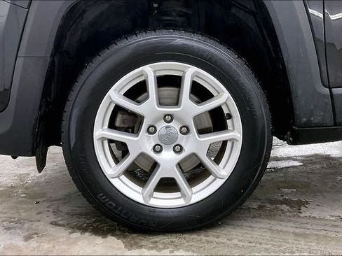 Used 2020 Jeep Renegade Latitude image 10