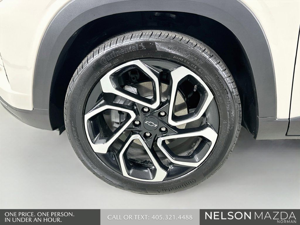 Used 2026 Chevrolet Trax RS w/ Sunroof Package FWD image 31
