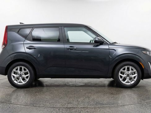 Used 2025 Kia Soul LX w/ LX Technology Package FWD image 11