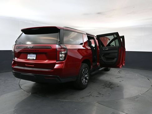 Used 2024 Chevrolet Suburban Z71 w/ Luxury Package AWD/4WD image 29