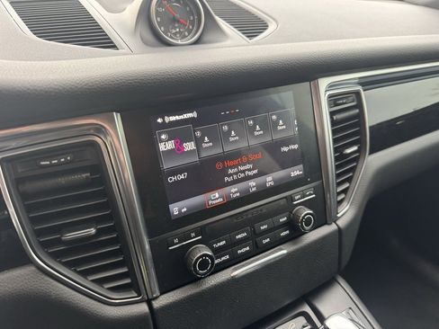 Used 2017 Porsche Macan w/ Driver Memory Package image 12