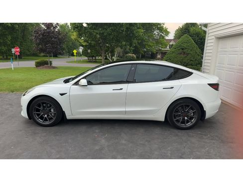 Used 2023 Tesla Model 3 Standard Range RWD image 2