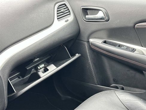 Used 2015 Dodge Journey R/T image 24