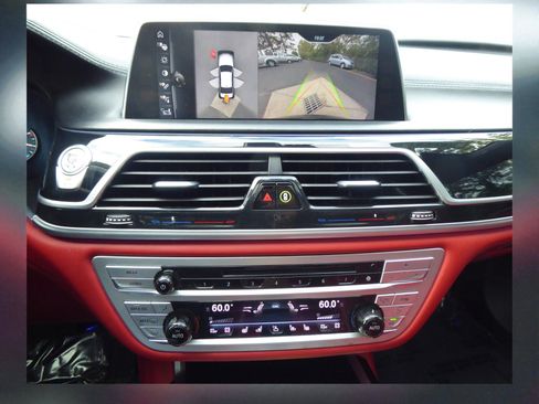 Used 2017 BMW 750i image 12