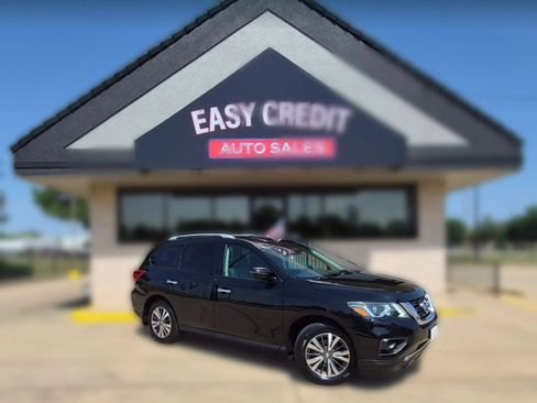 Used 2017 Nissan Pathfinder S FWD image 1