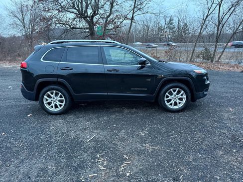 Used 2016 Jeep Cherokee Latitude w/ Comfort & Sound Group image 4