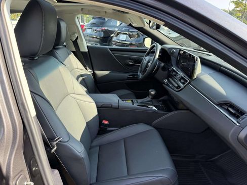 Used 2025 Lexus ES 350 w/ Premium Package FWD image 14