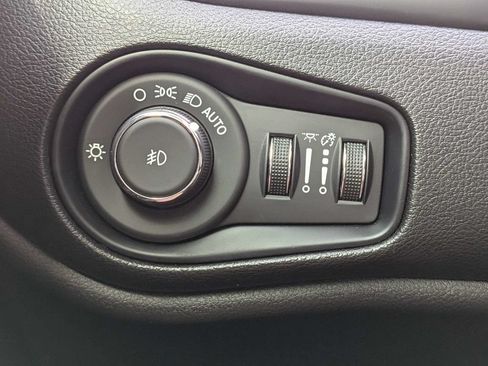 Used 2023 Jeep Renegade Trailhawk w/ Sun/Sound Group AWD/4WD image 34