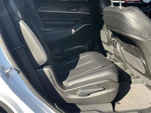 Used 2022 Jeep Grand Cherokee L Limited w/ Luxury Tech Group II image 24