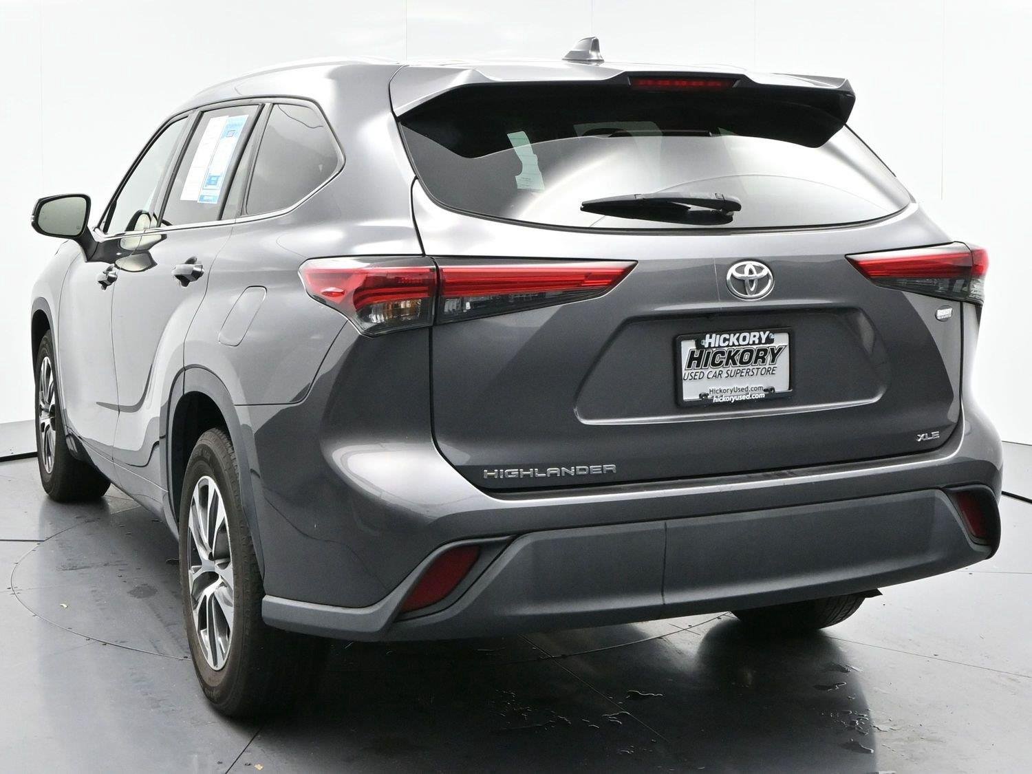 Used 2022 Toyota Highlander XLE FWD image 6