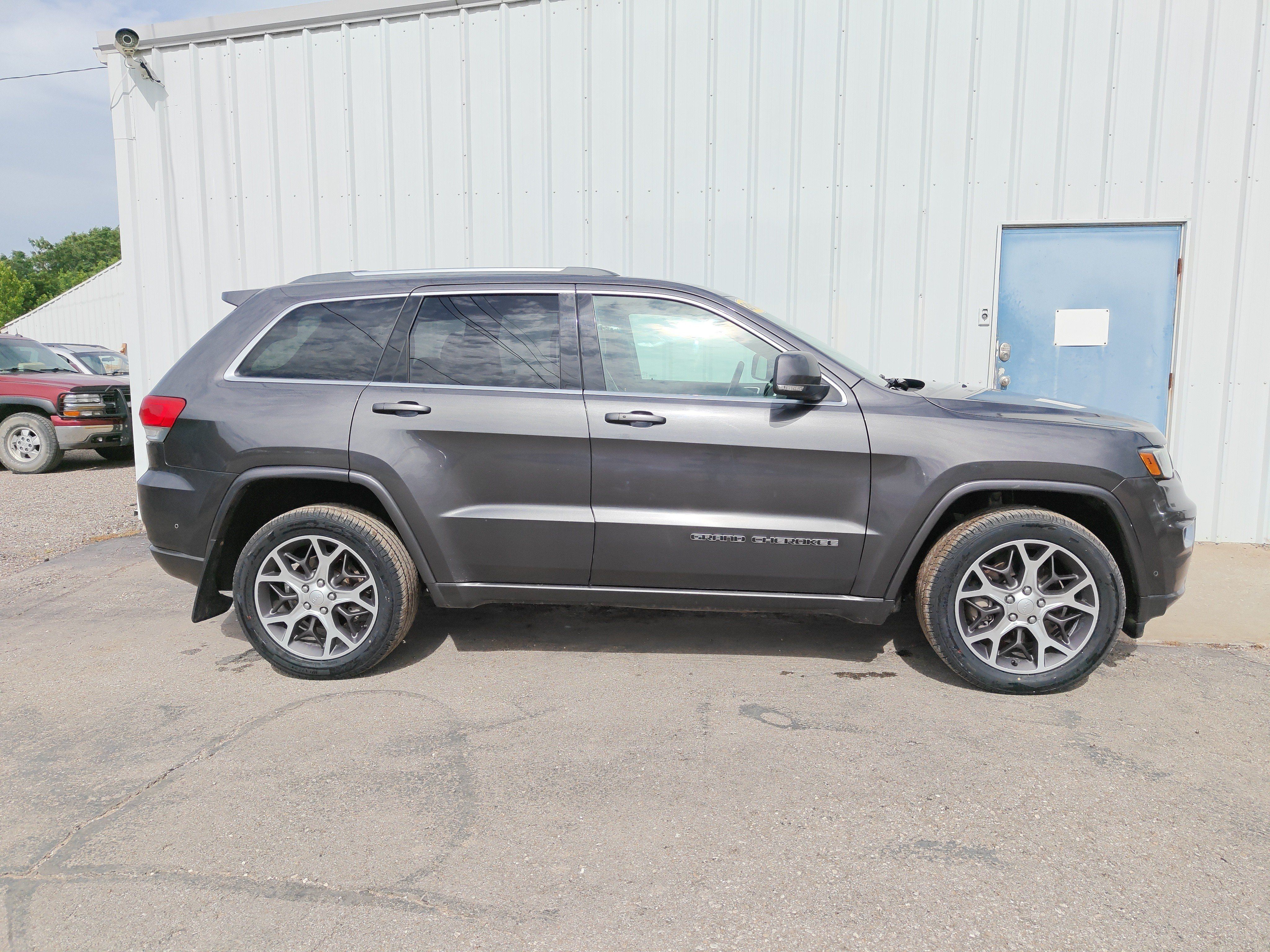 Used 2018 Jeep Grand Cherokee Limited AWD/4WD image 1