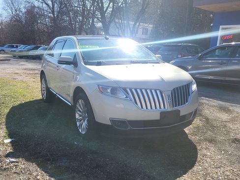 Used 2015 Lincoln MKX AWD w/ Equipment Group 102A image 2