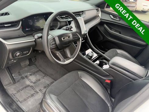 Used 2023 Jeep Grand Cherokee Altitude AWD/4WD image 17