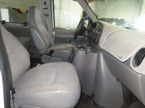 Used 2003 Ford E-350 and Econoline 350 Super Duty Wagon image 25