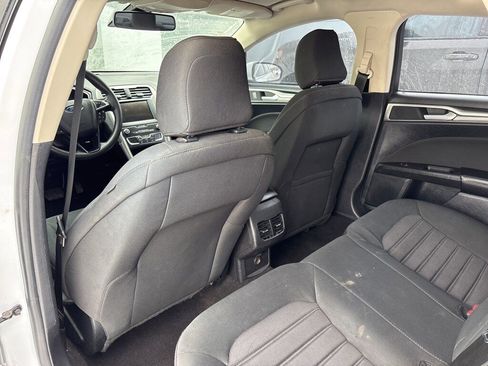 Used 2020 Ford Fusion SE image 8