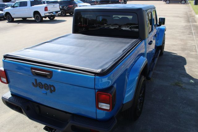 Used 2022 Jeep Gladiator Sport AWD/4WD image 5