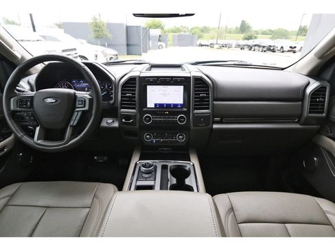 Used 2020 Ford Expedition XLT w/ Equipment Group 202A RWD image 12