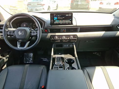Used 2025 Honda Pilot EX-L image 11