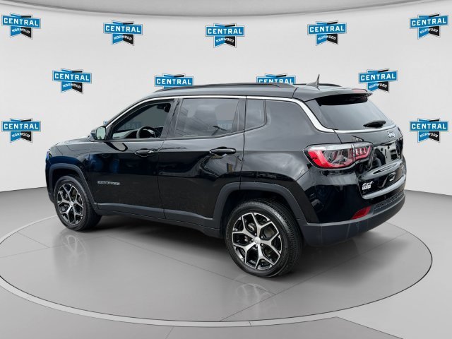 Used 2024 Jeep Compass Limited AWD/4WD image 4