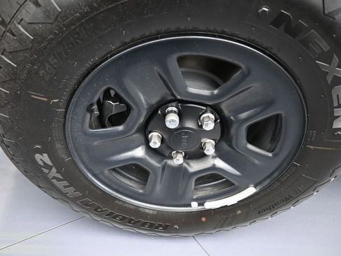 Used 2025 Jeep Wrangler Sport image 37