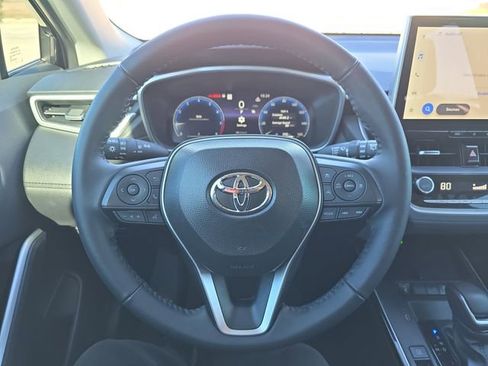 Used 2026 Toyota Corolla Cross XLE image 16