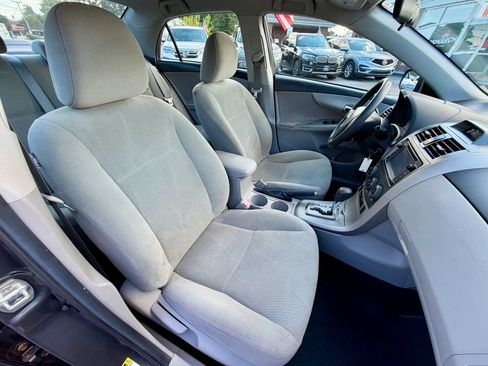 Used 2013 Toyota Corolla LE FWD image 11