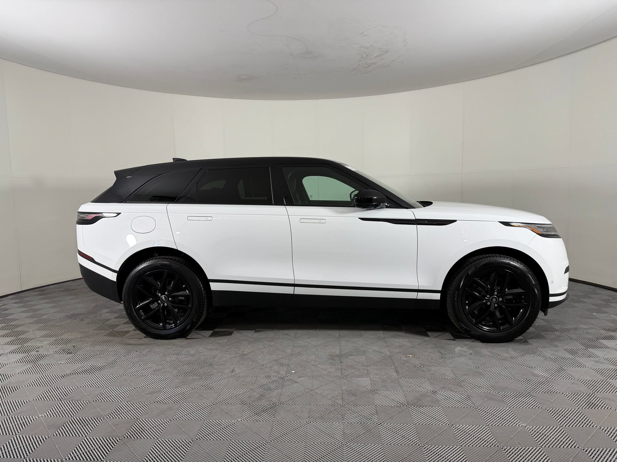 New 2026 Land Rover Range Rover Velar S AWD/4WD image 8
