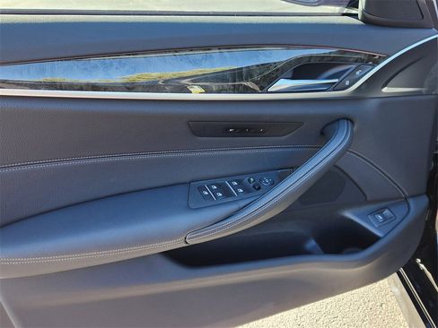 Used 2022 BMW 530i xDrive w/ M Sport Package image 6