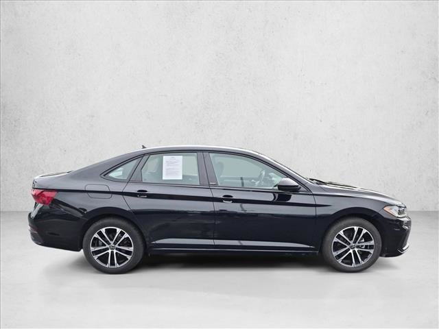 Used 2025 Volkswagen Jetta Sport FWD image 4