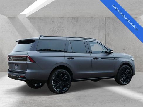 Used 2025 Lincoln Navigator Reserve AWD/4WD image 3
